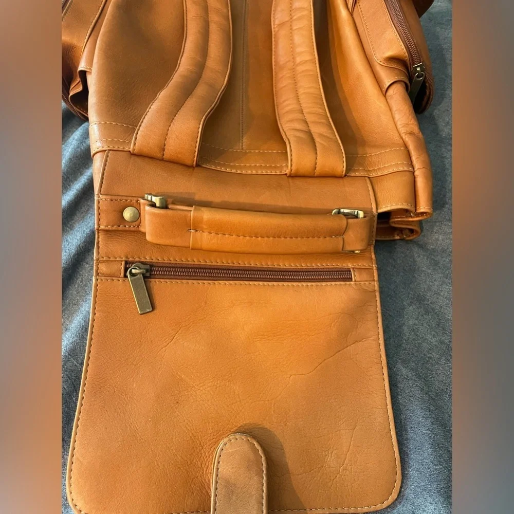 Le Donne Genuine Leather Multi-Pocket Backpack